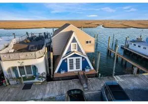 Jones Beach Houseboat - Seaford
