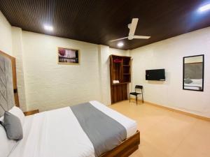 Hotel AVK-Near Kokilaben Hospital & Versova Beach- Rooms with Kitchen