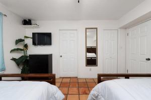 Casa Mezquite A - Walk to Paradise!