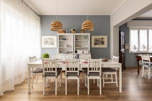 Lido Camaiore Roomy Apartment for 7!