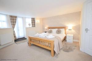 Exceptional Two-Bedroom Accommodation in Central Whitby with Parking and Stunning Views