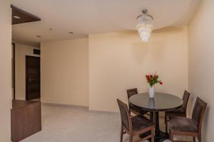 Deluxe Apartments Shine