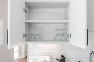 10 mins to CenterCity, With Queen Bed, Views from RT!