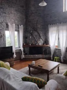 Vitina Number 5 House - Daras