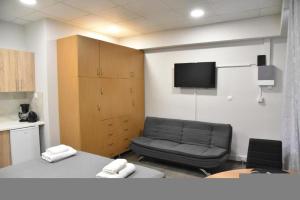 Athens Zeus A by Super Host Hub