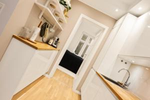 Luxury Summer Apartment with Balcony Near Bryggen