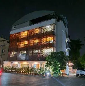 BanPunmanus Hotel - مينْغكرابي