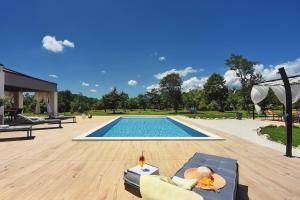 Radola residence by Radola family