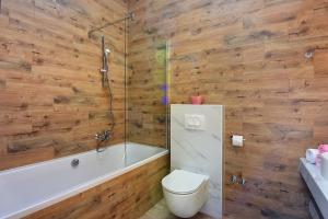 Radola residence by Radola family