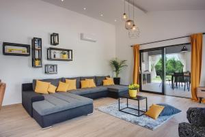 Radola residence by Radola family