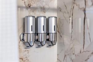 Island Gem-Riverfront, Near RMU SportsCenter-4 BR