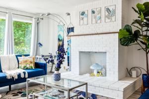 Fresh & Comfy House with Hot Tub, Pool Table, & BBQ