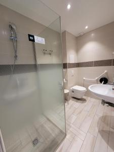 Hotels Hotel Logis Au Moyne de Saire : Chambre Double - Accessible aux Personnes à Mobilité Réduite 