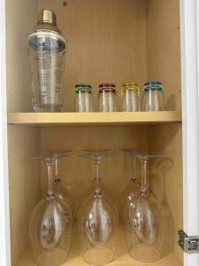 Fresh & Comfy House with Hot Tub, Pool Table, & BBQ