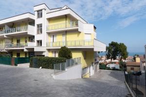 Appartamento con 2 Camere da Letto e Vista Mare