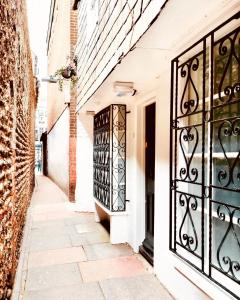 Looking Glass Cottage