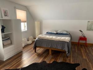 Charming barn loft -amenities on 60 acre farm in the White Mountains of NH