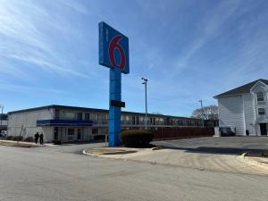 Motel 6-Joliet, IL - I-80