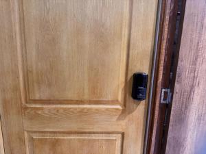 Belen Rosales Multi-task Study WiFi TV cerca a Laureles