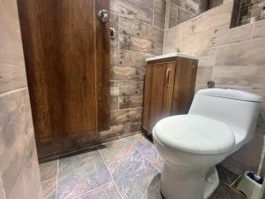 Belen Rosales Multi-task Study WiFi TV cerca a Laureles