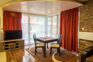 2 bedroom, 2 showeroom Villa suitable for a family skication and remote working