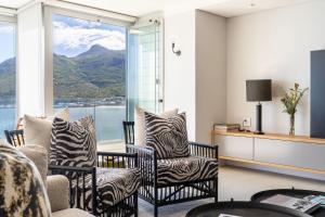 Stylish ocean-side apartment