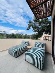 Charming boutique condo jungle views private pool