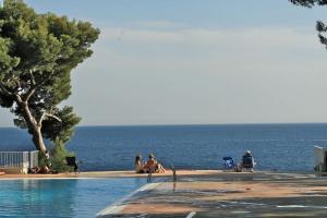 SUPERBE STUDIO DANS CADRE DEXCEPTION-PISCINE, TENNIS et PLAGE PRIVEE