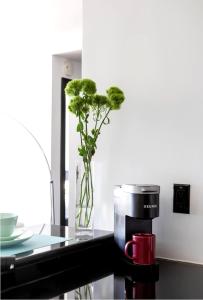 Doorman! High Floor! Views! Elevator! Free Gym!