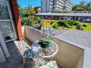 Ocean Waves Umdloti 2 Adults & 1 Child