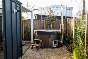 Lobsters Lodge in Heinkenszand Wellness Accommodation with Wood-Fired Hottub, Private Sauna and Outdoor Shower Aircos Free Wifi Complimentary Bed linen and Towels