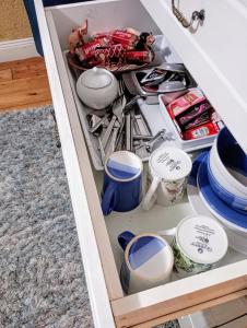 Comfy Bedroom and Private Bathroom on the Top Floor of a Home Stay -10 mins walk to the center - Free Parking - Convenient to Apple Campus