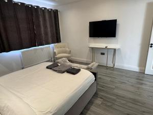 Modern Newly Refurbished 2 Bed Flat