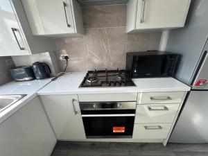Modern Newly Refurbished 2 Bed Flat