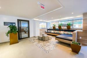 Apartamento em home clube! 0209