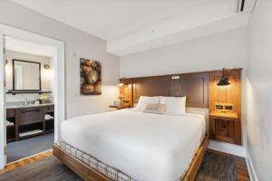 Standard King Room room in Western Front Hotel