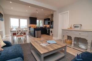 Stylish Sanctuary - Estuary Views - Outside Space