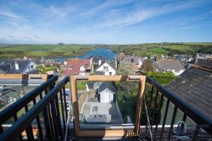 Stylish Sanctuary - Estuary Views - Outside Space