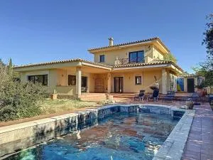 Peralada Luxury Villa - Delfiá