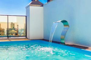 Cobertura com Piscina e Vista Deslumbrante! 0213