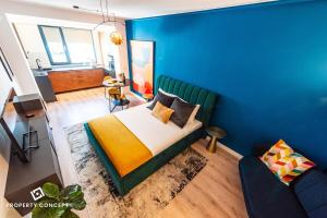 Color Ivory Residence with Free Parking