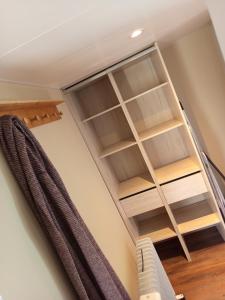 Mobil-home rénové tout confort, terrasse couverte, climatisation, arrivée autonome