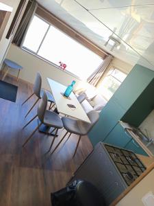 Mobil-home rénové tout confort, terrasse couverte, climatisation, arrivée autonome