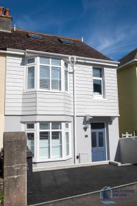 Stylish Sanctuary - Estuary Views - Outside Space