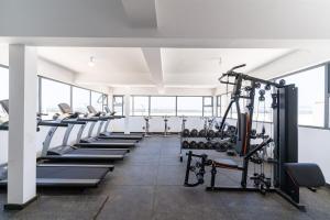 1 BR Stylish Haven with Skyline Views