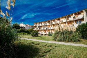 Spiaggia Azzurro -lakeside with terrace - Happy Rentals