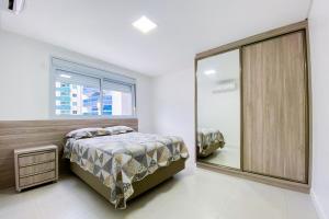 Apto Luxuoso com 3 Suítes - 0312