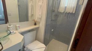 2 pessoas na praia da lagoinha