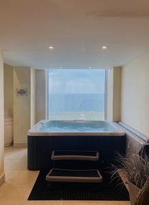 Seaview and Poolside Apt 18 central location