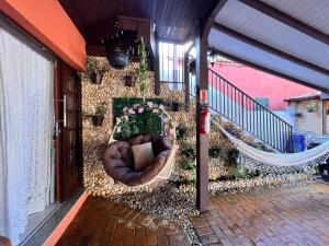 2 pessoas na praia da lagoinha